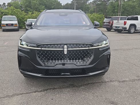 Used 2025 Lincoln Nautilus Reserve w/ Jet Appearance Package AWD/4WD image 8
