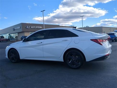 Used 2023 Hyundai Elantra SEL w/ Preferred Accessory Package image 6