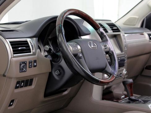 Used 2017 Lexus GX 460 Premium image 32