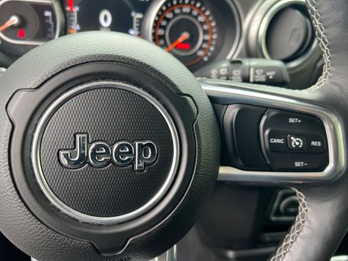 Used 2018 Jeep Wrangler Unlimited Sahara w/ LED Lighting Group image 28