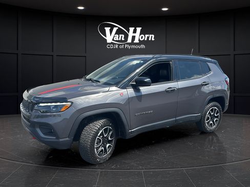 Used 2024 Jeep Compass Trailhawk w/ Trailhawk Elite Group AWD/4WD image 3