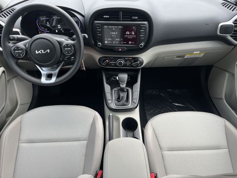New 2025 Kia Soul LX w/ LX Technology Package image 3