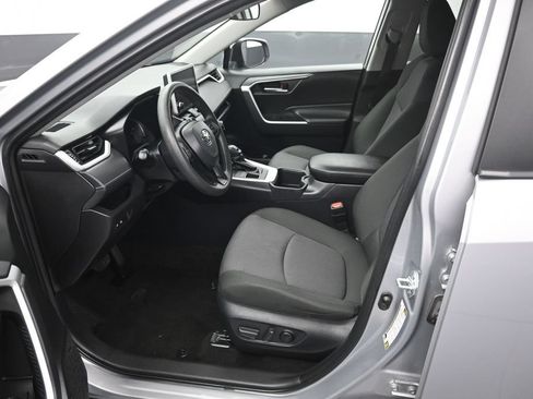 Used 2025 Toyota RAV4 XLE AWD/4WD image 9