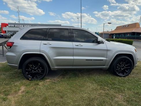 Used 2021 Jeep Grand Cherokee Laredo X AWD/4WD image 8