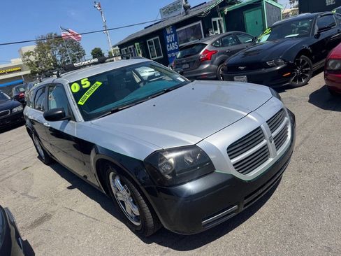 Used 2005 Dodge Magnum SE RWD image 1