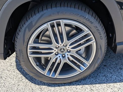 Used 2026 Mercedes-Benz GLS 450 4MATIC image 9