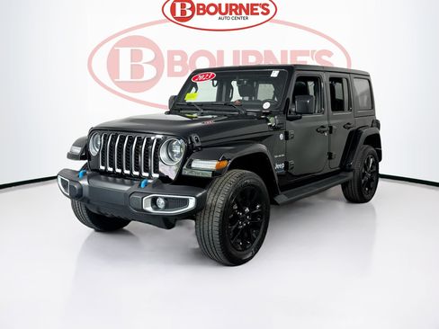 Used 2023 Jeep Wrangler Unlimited Sahara w/ Cold Weather Group AWD/4WD image 7