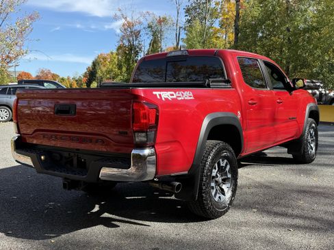 Used 2019 Toyota Tacoma TRD Off-Road image 11