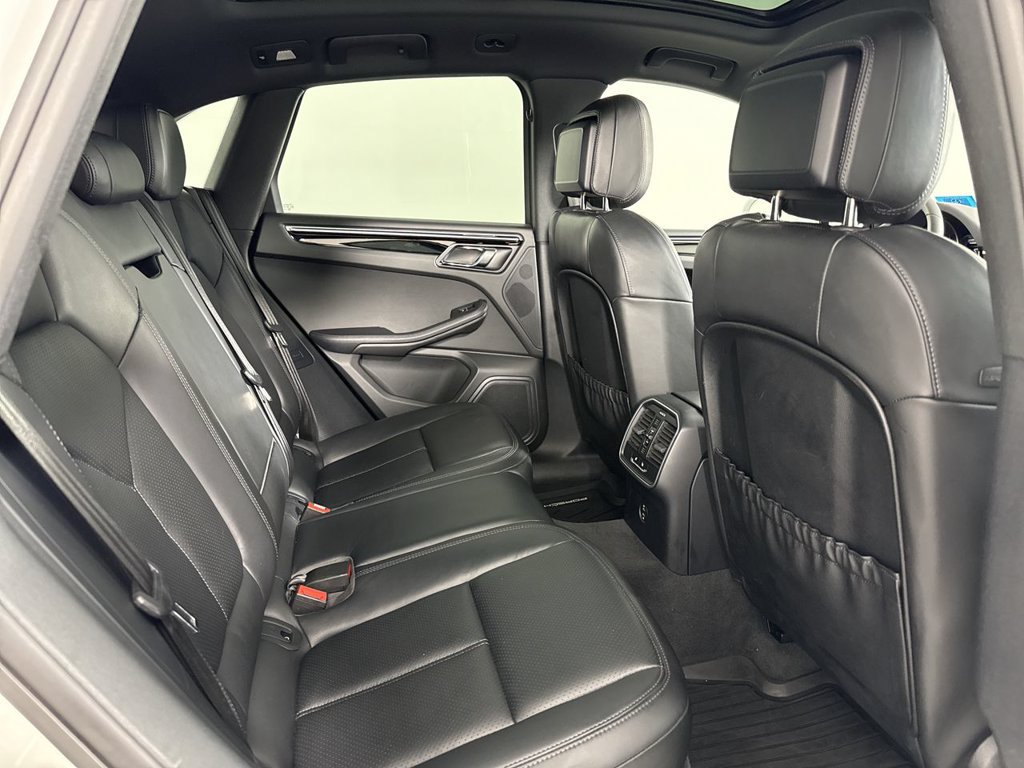 Certified 2026 Porsche Macan AWD/4WD image 24