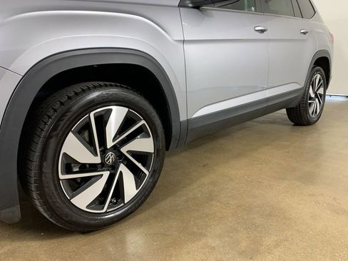 Used 2024 Volkswagen Atlas SE AWD/4WD image 2