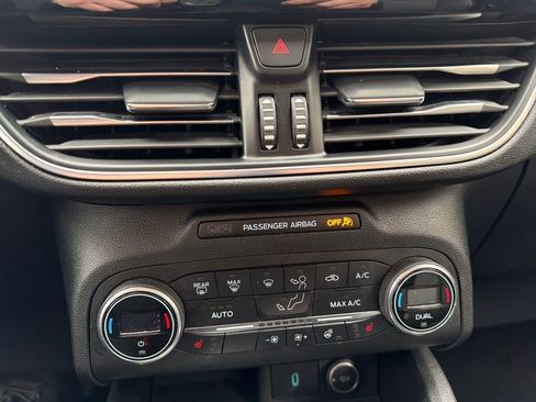 Used 2020 Ford Escape Titanium image 31