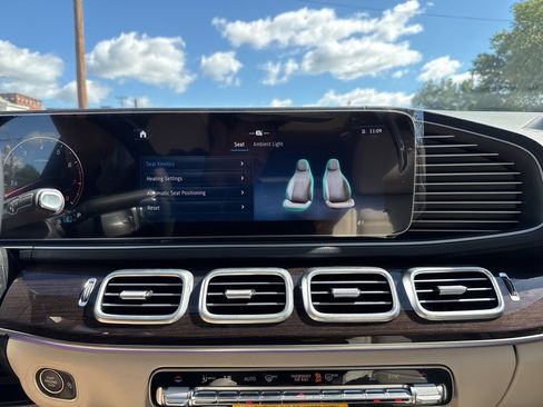 New 2026 Mercedes-Benz GLS 450 4MATIC image 39