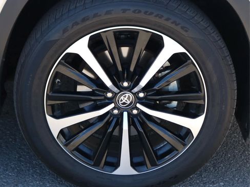 Used 2021 Toyota Highlander XSE image 12