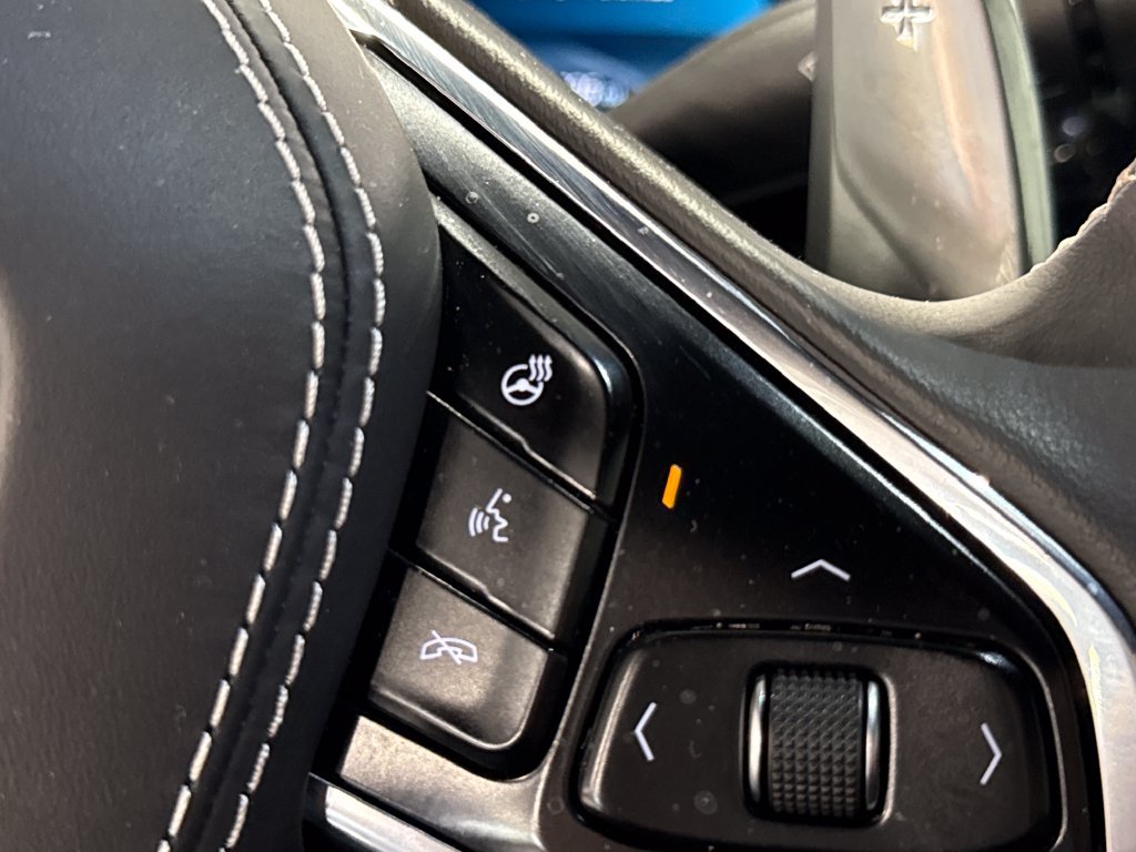 Used 2022 Chevrolet Corvette Stingray Premium Cpe w/ Z51 Performance Package RWD image 2