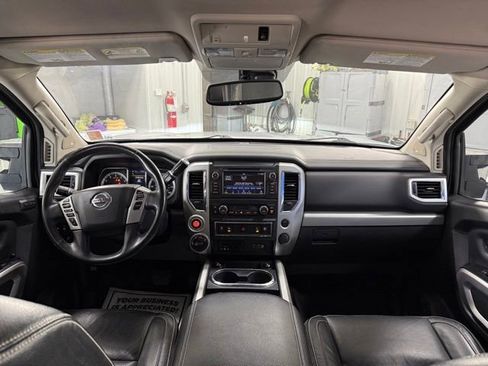 Used 2019 Nissan Titan PRO-4X w/ Pro-4x Convenience Package AWD/4WD image 30