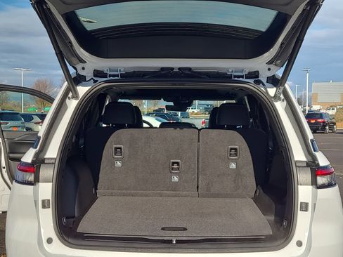 New 2025 Jeep Grand Cherokee Altitude image 27