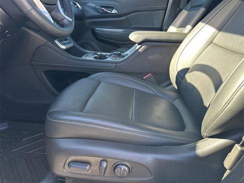 Used 2023 GMC Acadia SLT w/ Elevation Edition image 10