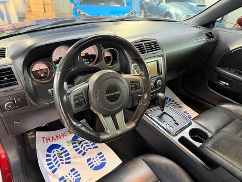 Used 2014 Dodge Challenger SXT image 15