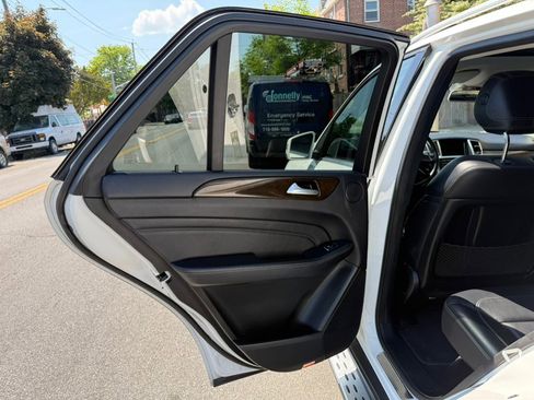 Used 2015 Mercedes-Benz ML 350 4MATIC image 24