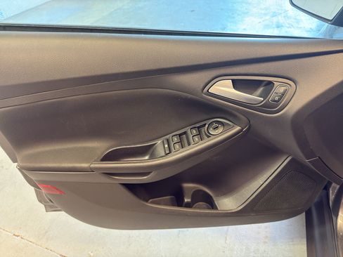 Used 2015 Ford Focus SE FWD image 13