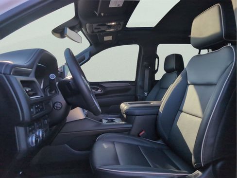 Used 2023 GMC Yukon SLT w/ SLT Premium Package image 18