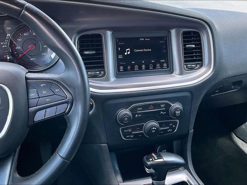 Used 2019 Dodge Charger SXT w/ Blacktop Package RWD image 9