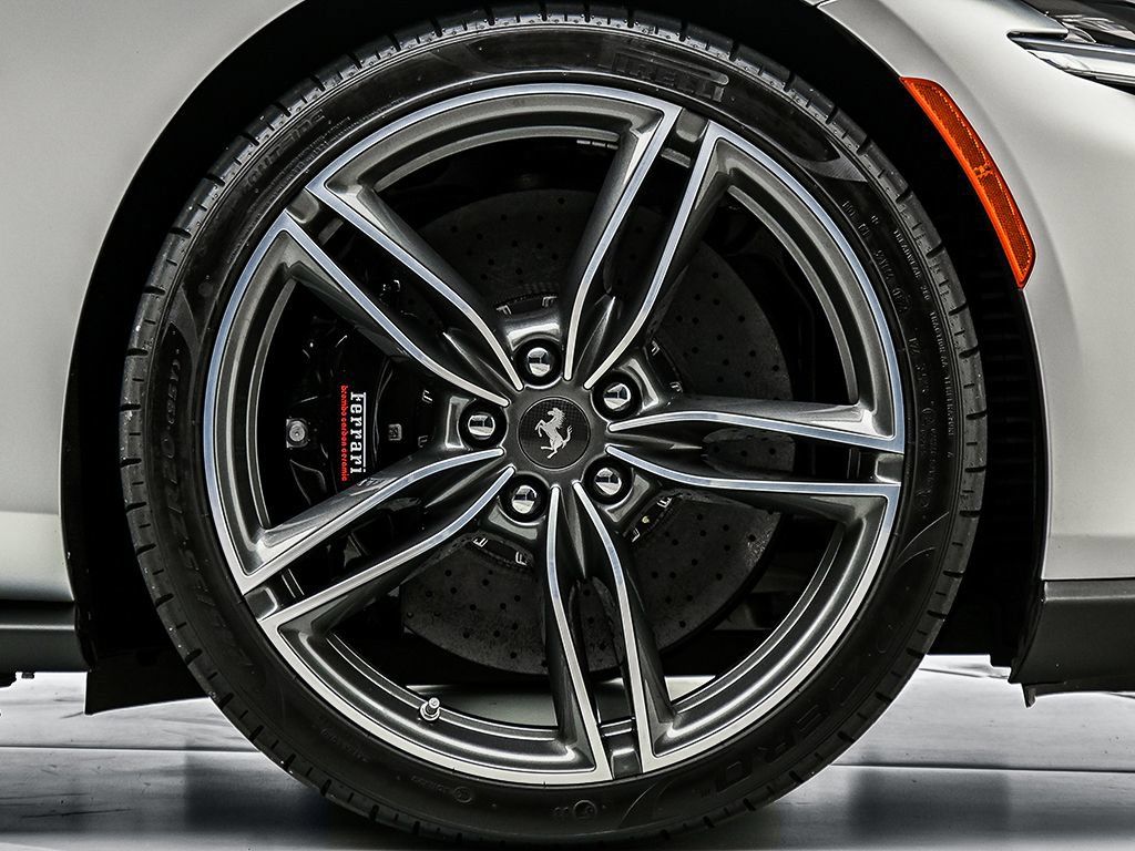 Certified 2025 Ferrari Roma Spider RWD image 25