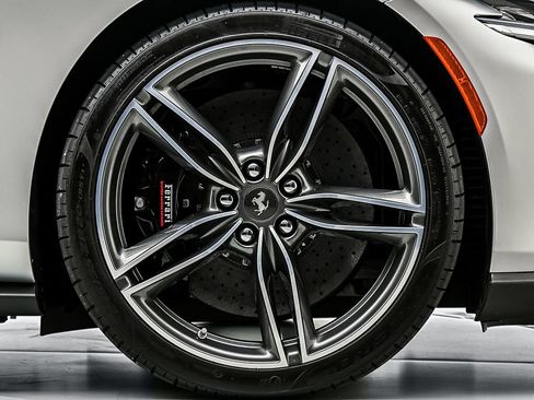 Used 2025 Ferrari Roma Spider RWD image 25