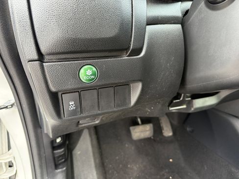 Used 2017 Honda Fit EX-L image 32