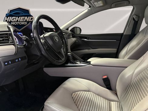 Used 2019 Toyota Camry SE FWD image 12