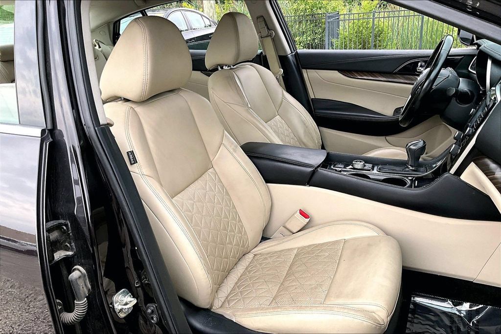 Used 2016 Nissan Maxima Platinum FWD image 28