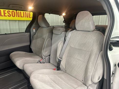Used 2019 Toyota Sienna LE FWD image 13