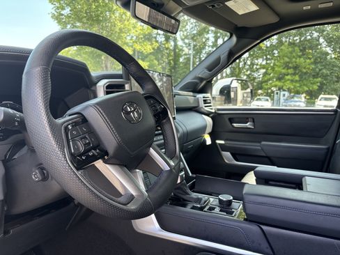 Used 2022 Toyota Tundra Platinum w/ Advanced Package AWD/4WD image 37