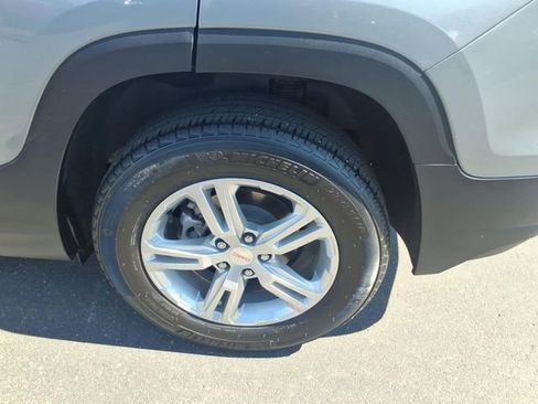 Used 2024 GMC Terrain SLE w/ Driver Convenience Package FWD image 8