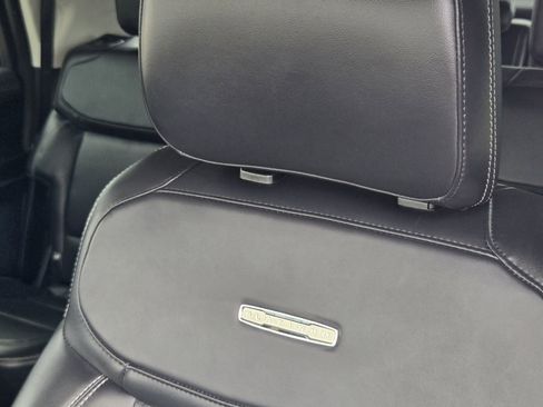 Certified 2025 Ford Expedition Max Platinum image 17