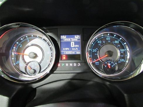 Used 2014 Chrysler Town & Country Touring image 39