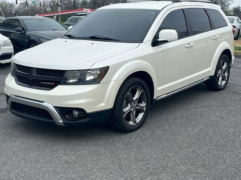 Used 2017 Dodge Journey Crossroad FWD image 2