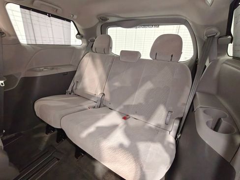 Used 2015 Toyota Sienna LE image 25