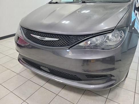 Used 2023 Chrysler Voyager LX image 27