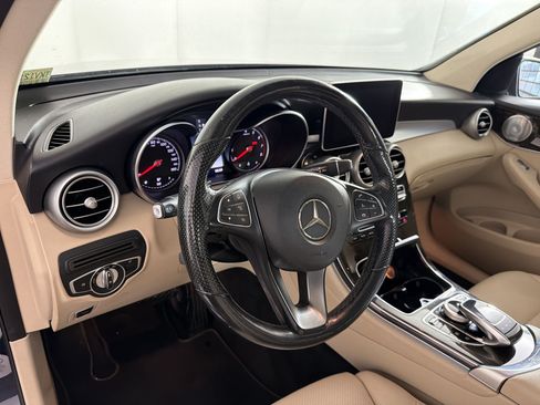 Used 2019 Mercedes-Benz GLC 300 4MATIC image 4