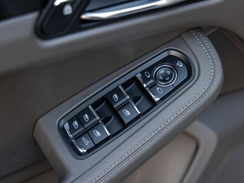 Certified 2025 Porsche Macan image 23