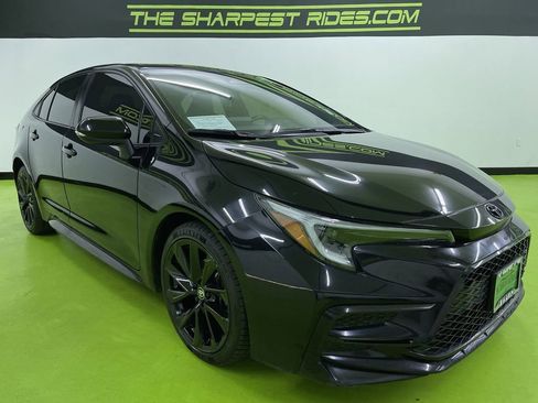 Used 2023 Toyota Corolla SE w/ SE Premium Package image 2