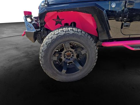 Used 2018 Jeep Wrangler Unlimited Sahara AWD/4WD image 11