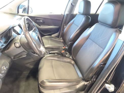 Used 2020 Chevrolet Trax LT w/ LT Convenience Package FWD image 14