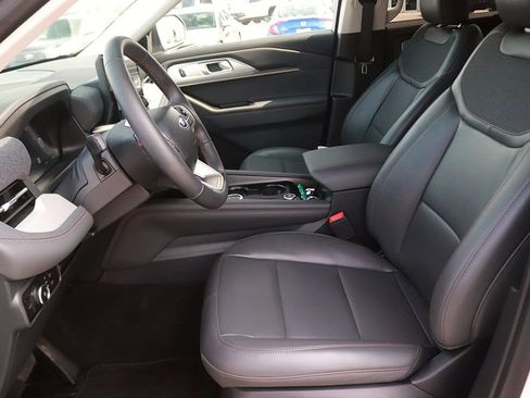Used 2025 Ford Explorer Active w/ Active Comfort Package RWD image 12