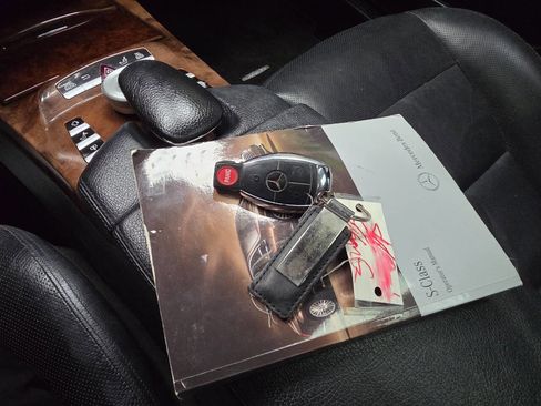 Used 2010 Mercedes-Benz S 550 4MATIC image 25