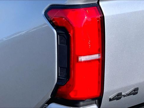 Used 2025 Toyota Tacoma SR5 AWD/4WD image 29