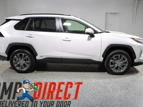 Used 2023 Toyota RAV4 XLE Premium image 6