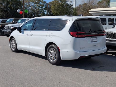 New 2025 Chrysler Pacifica Select FWD image 7