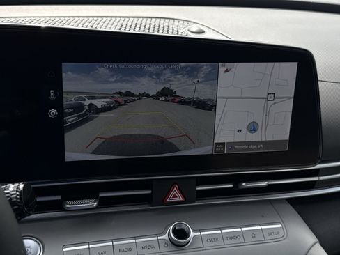 Certified 2025 Hyundai Elantra Limited FWD image 19